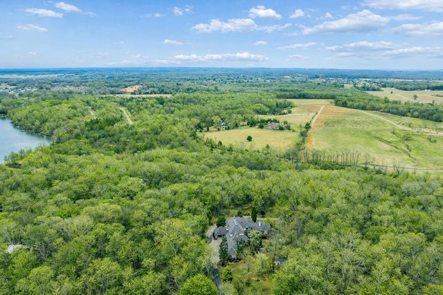 225 Lake Hills Rd, Tullahoma, TN 37388