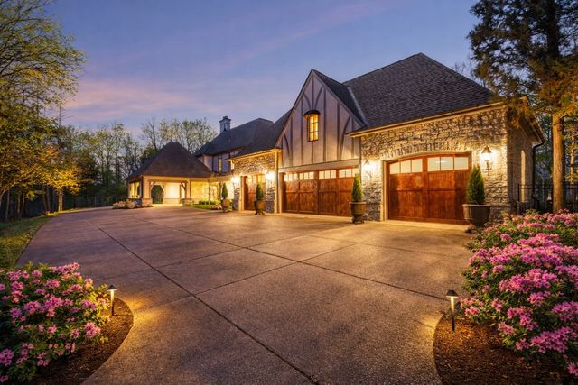225 Lake Hills Rd, Tullahoma, TN 37388