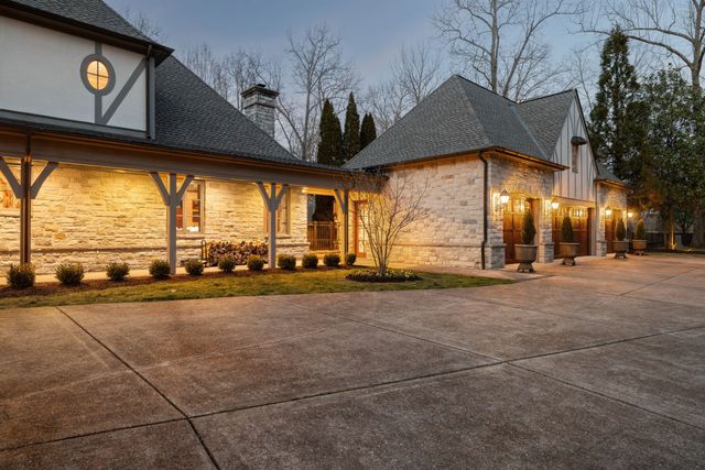 225 Lake Hills Rd, Tullahoma, TN 37388