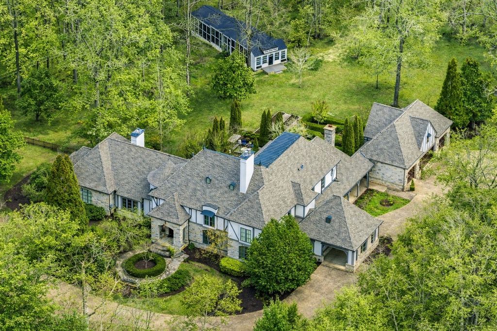 225 Lake Hills Rd NA, Tullahoma, TN 37388