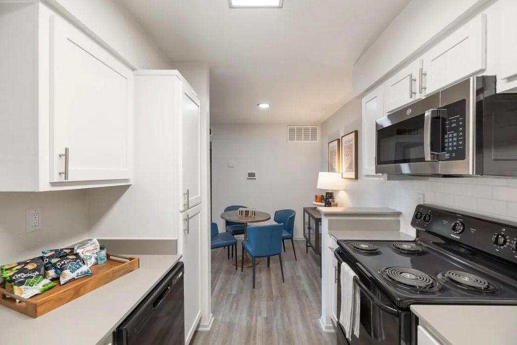 11715 S Glen Drive 1104-1, Houston, TX 77099