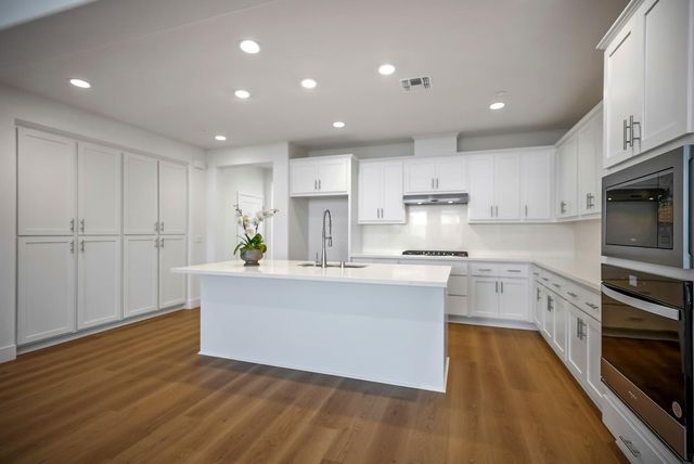 127 Bodega Dr, Lodi, CA 95240