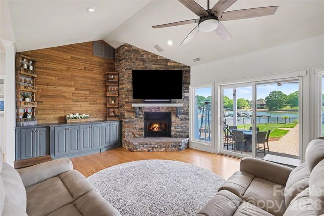 134 Chandeleur Drive, Mooresville, NC 28117