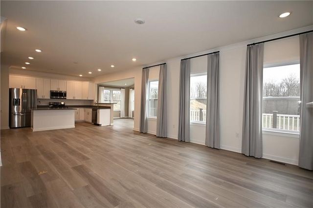 212 Creekside Dr., Oakdale, PA 15071