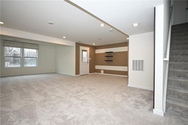 212 Creekside Dr., Oakdale, PA 15071