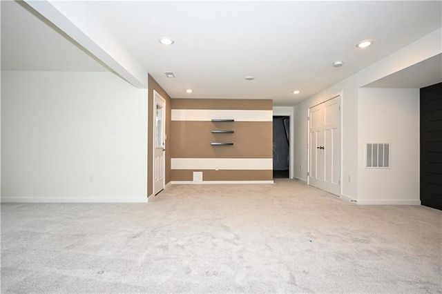 212 Creekside Dr., Oakdale, PA 15071