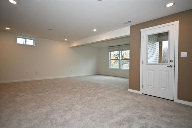 212 Creekside Dr., Oakdale, PA 15071