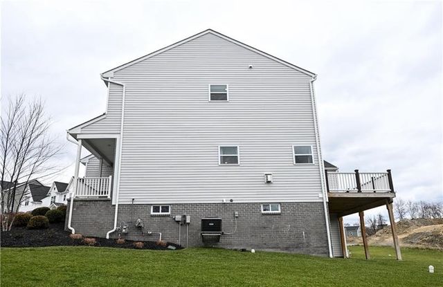 212 Creekside Dr., Oakdale, PA 15071