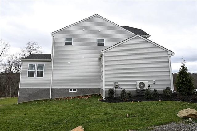 212 Creekside Dr., Oakdale, PA 15071