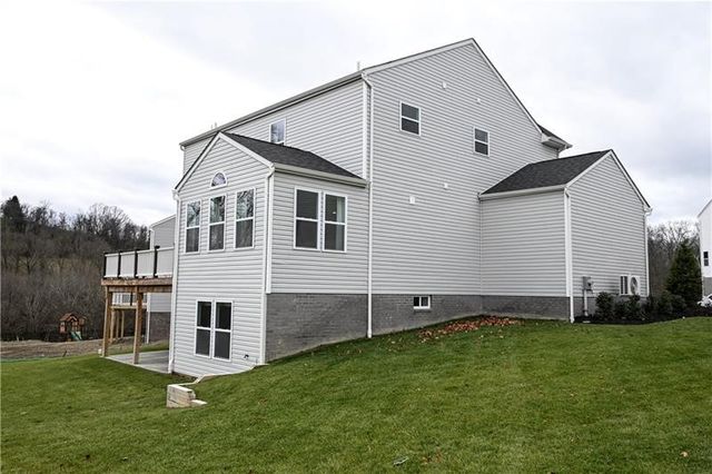 212 Creekside Dr., Oakdale, PA 15071