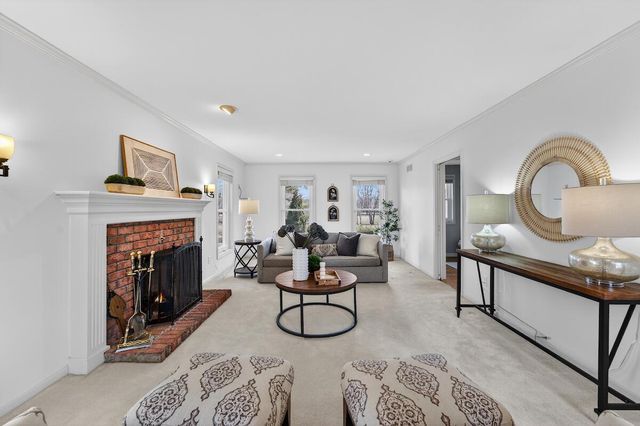 12714 N Meadow CIRCLE W, Mequon, WI 53092