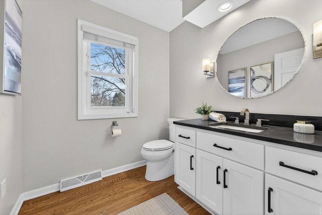 12714 N Meadow CIRCLE W, Mequon, WI 53092