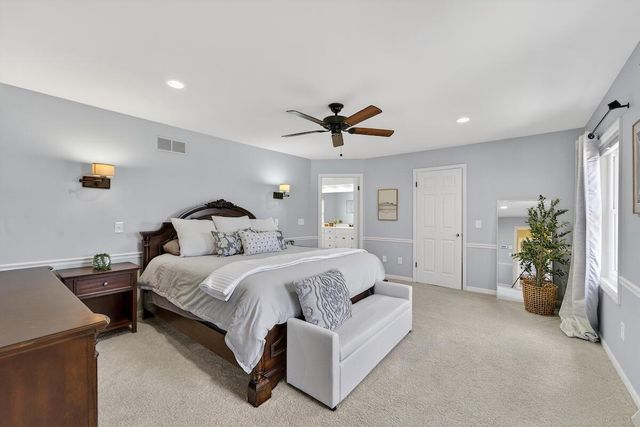 12714 N Meadow CIRCLE W, Mequon, WI 53092