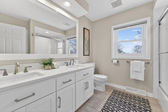 12714 N Meadow CIRCLE W, Mequon, WI 53092