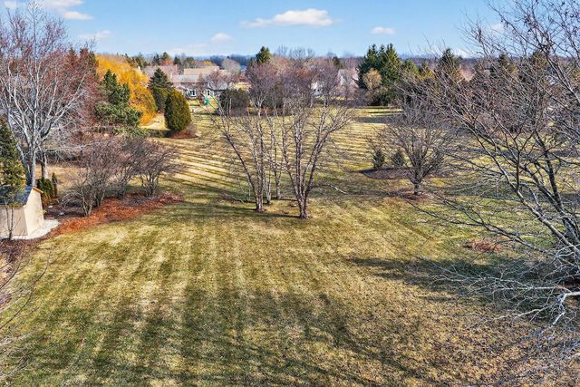 12714 N Meadow CIRCLE W, Mequon, WI 53092