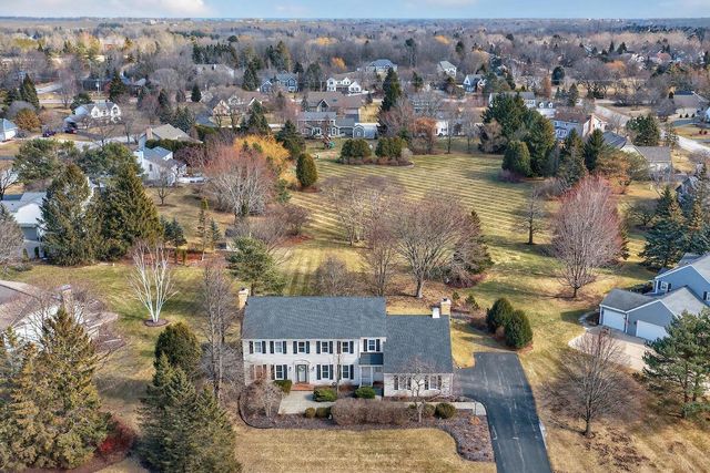 12714 N Meadow CIRCLE W, Mequon, WI 53092