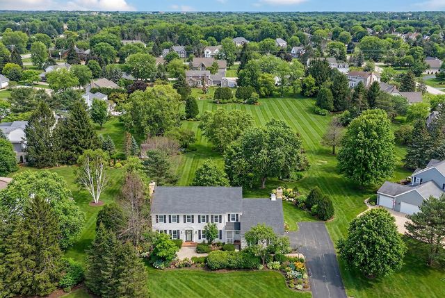 12714 N Meadow CIRCLE W, Mequon, WI 53092