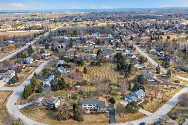 12714 N Meadow CIRCLE W, Mequon, WI 53092