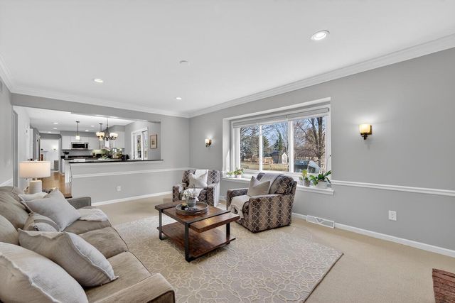 12714 N Meadow CIRCLE W, Mequon, WI 53092