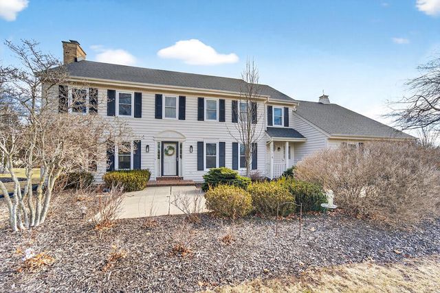 12714 N Meadow CIRCLE W, Mequon, WI 53092