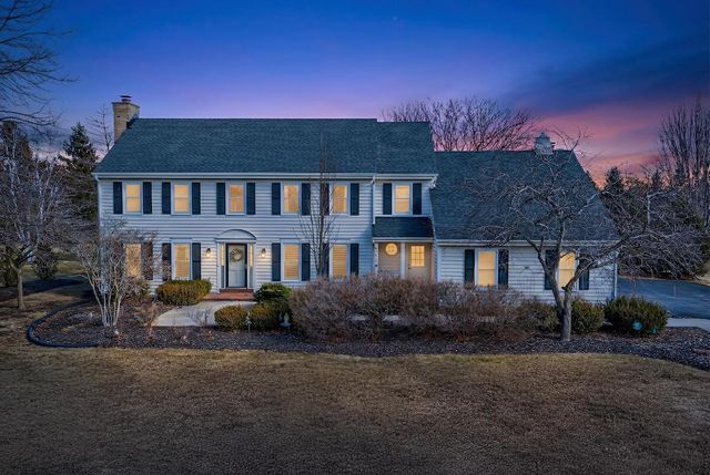 12714 N Meadow CIRCLE W, Mequon, WI 53092