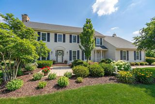 12714 N Meadow CIRCLE W, Mequon, WI 53092