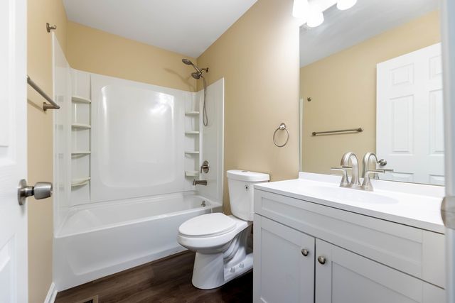 1135 E Galena Boulevard, Aurora, IL 60505