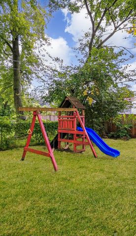 1135 E Galena Boulevard, Aurora, IL 60505
