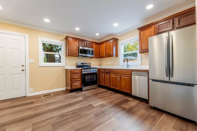 1135 E Galena Boulevard, Aurora, IL 60505