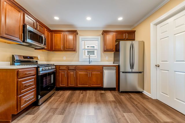 1135 E Galena Boulevard, Aurora, IL 60505