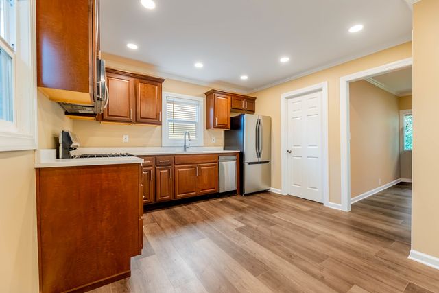 1135 E Galena Boulevard, Aurora, IL 60505