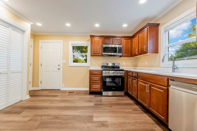 1135 E Galena Boulevard, Aurora, IL 60505