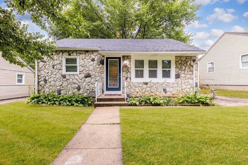 1135 E Galena Boulevard, Aurora, IL 60505