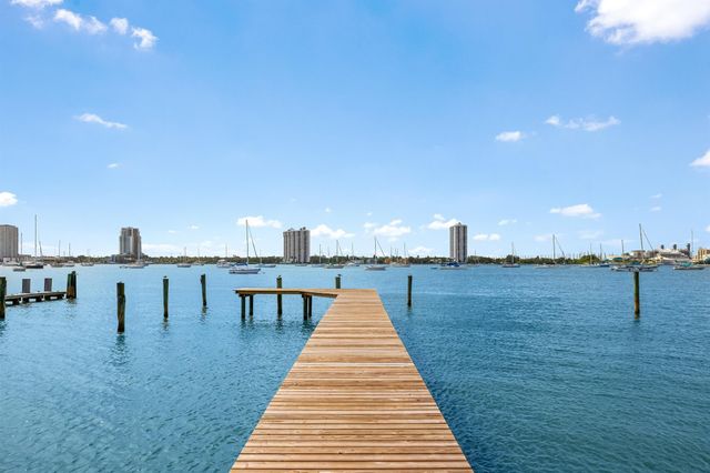 1246 N Lake Way, Palm Beach, FL 33480