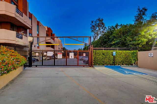 7826 Topanga Canyon Boulevard 210, Canoga Park (los Angeles), CA 91304