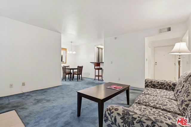 7826 Topanga Canyon Boulevard 210, Canoga Park (los Angeles), CA 91304