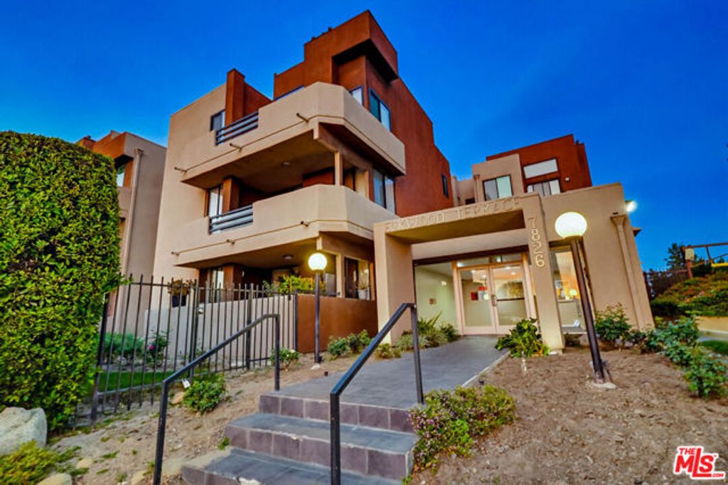 7826 Topanga Canyon Boulevard 210, Canoga Park (los Angeles), CA 91304