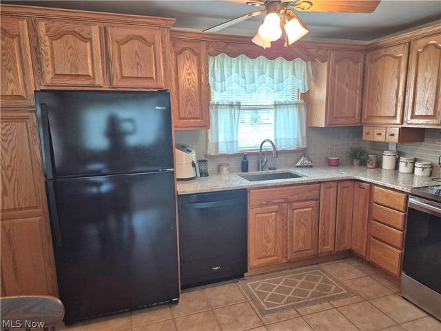 4546 N Leavitt Road NW, Warren, OH 44485
