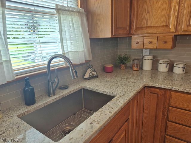 4546 N Leavitt Road NW, Warren, OH 44485