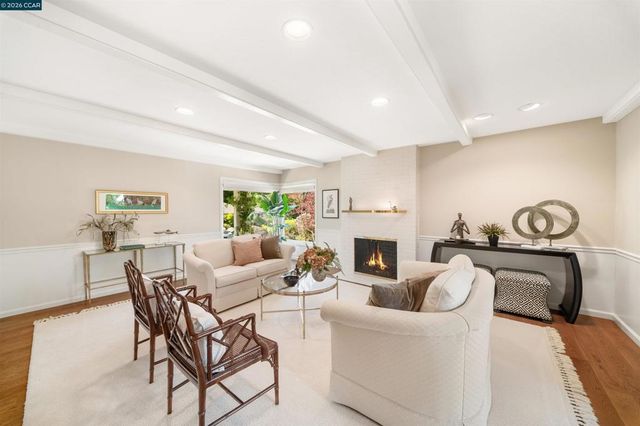 3926 S Peardale Dr, Lafayette, CA 94549