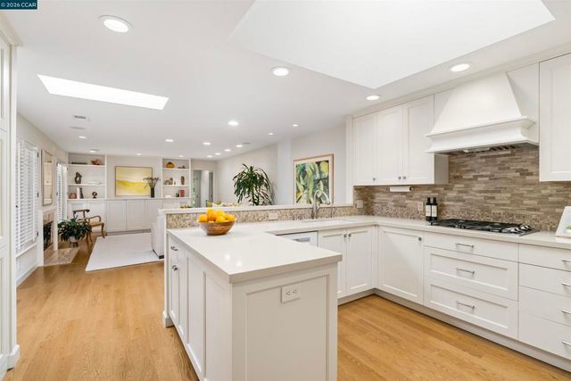 3926 S Peardale Dr, Lafayette, CA 94549
