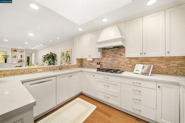 3926 S Peardale Dr, Lafayette, CA 94549