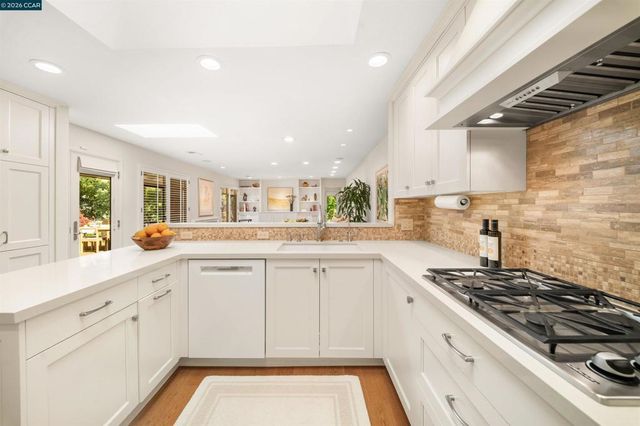 3926 S Peardale Dr, Lafayette, CA 94549
