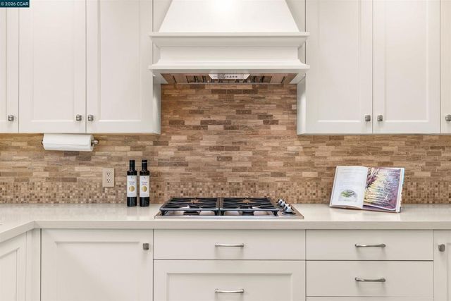 3926 S Peardale Dr, Lafayette, CA 94549