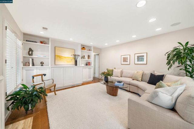 3926 S Peardale Dr, Lafayette, CA 94549