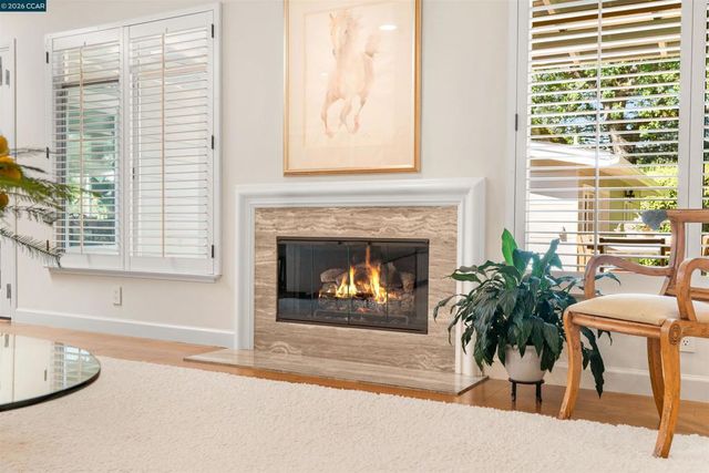 3926 S Peardale Dr, Lafayette, CA 94549