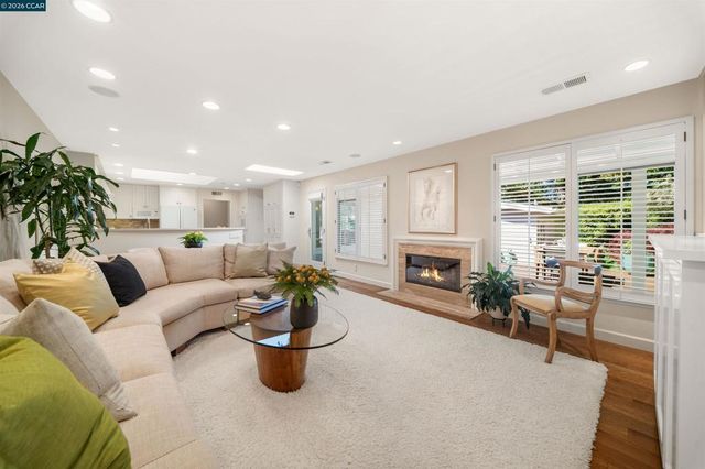 3926 S Peardale Dr, Lafayette, CA 94549