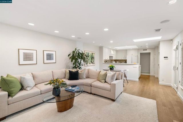 3926 S Peardale Dr, Lafayette, CA 94549