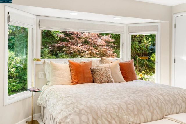 3926 S Peardale Dr, Lafayette, CA 94549
