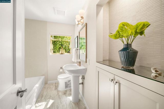 3926 S Peardale Dr, Lafayette, CA 94549